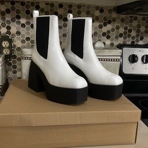 Steve Madden Teaser white patent platform chunky ankle boots 9